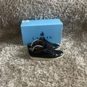 lanvin skor - Tja! säljer nu dessa sjukt snygga lanvin i storlek uk 6 vilket motsvarar 41-42 använda men fint skick! skriv om du har någon fråga// armadiosell 