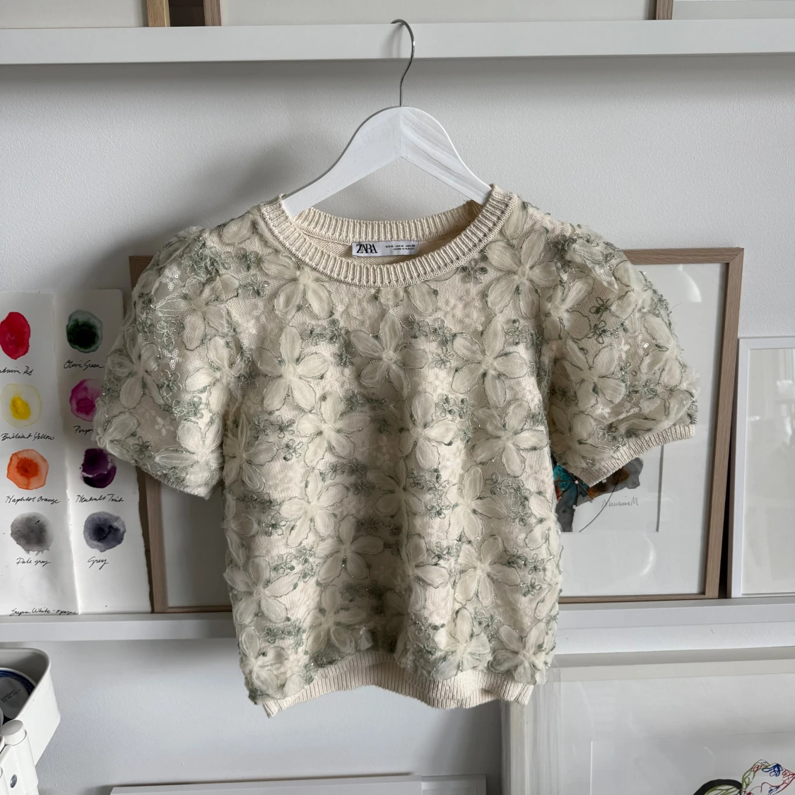 Blommig blus från Zara i ljusbeige - 1