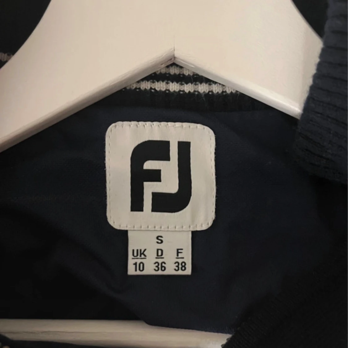 Mörkblå kofta från FootJoy med dragkedja - 2