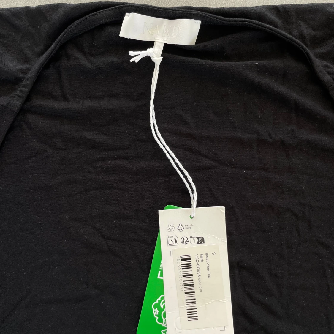 Svart omlottopp från NA-KD - 2