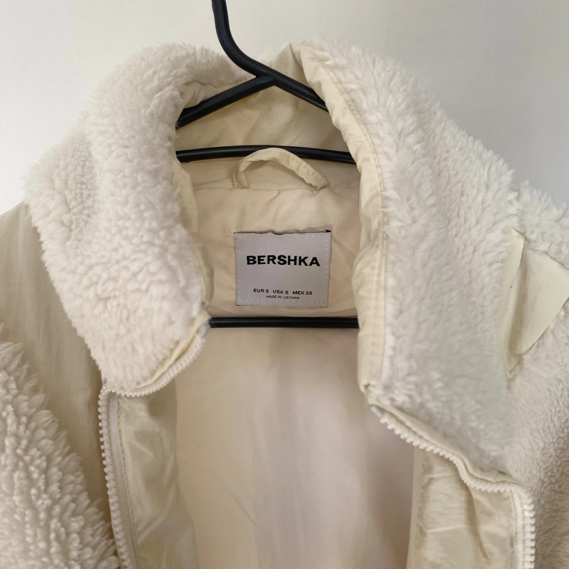 Vit teddyjacka från Bershka - 2