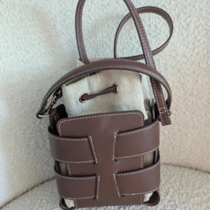 Hm bucket bag - Super snygg väska som e slutsåld!