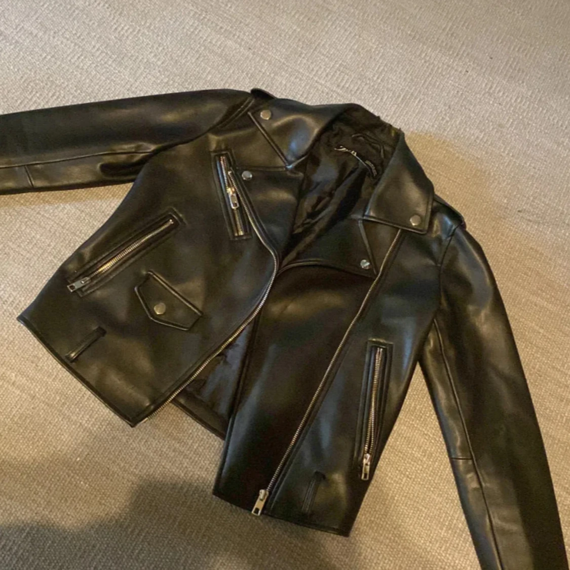 Svart skinnjacka från Zara