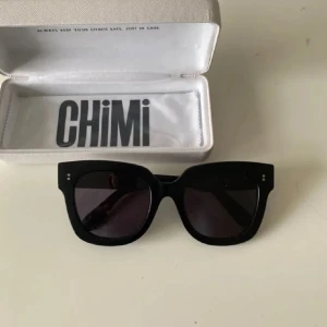 Svarta solglasögon från Chimi - Fina chimis 08! Nypris 1400kr🙏Dom har använts flitigt men inga skador eller så