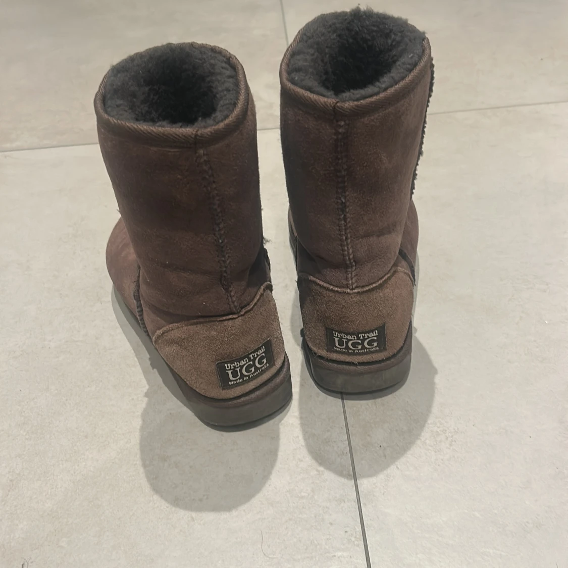 Bruna UGG boots i mocka