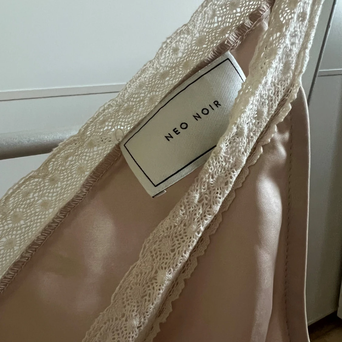 Champagnefärgad linnetopp från Neo Noir - 3