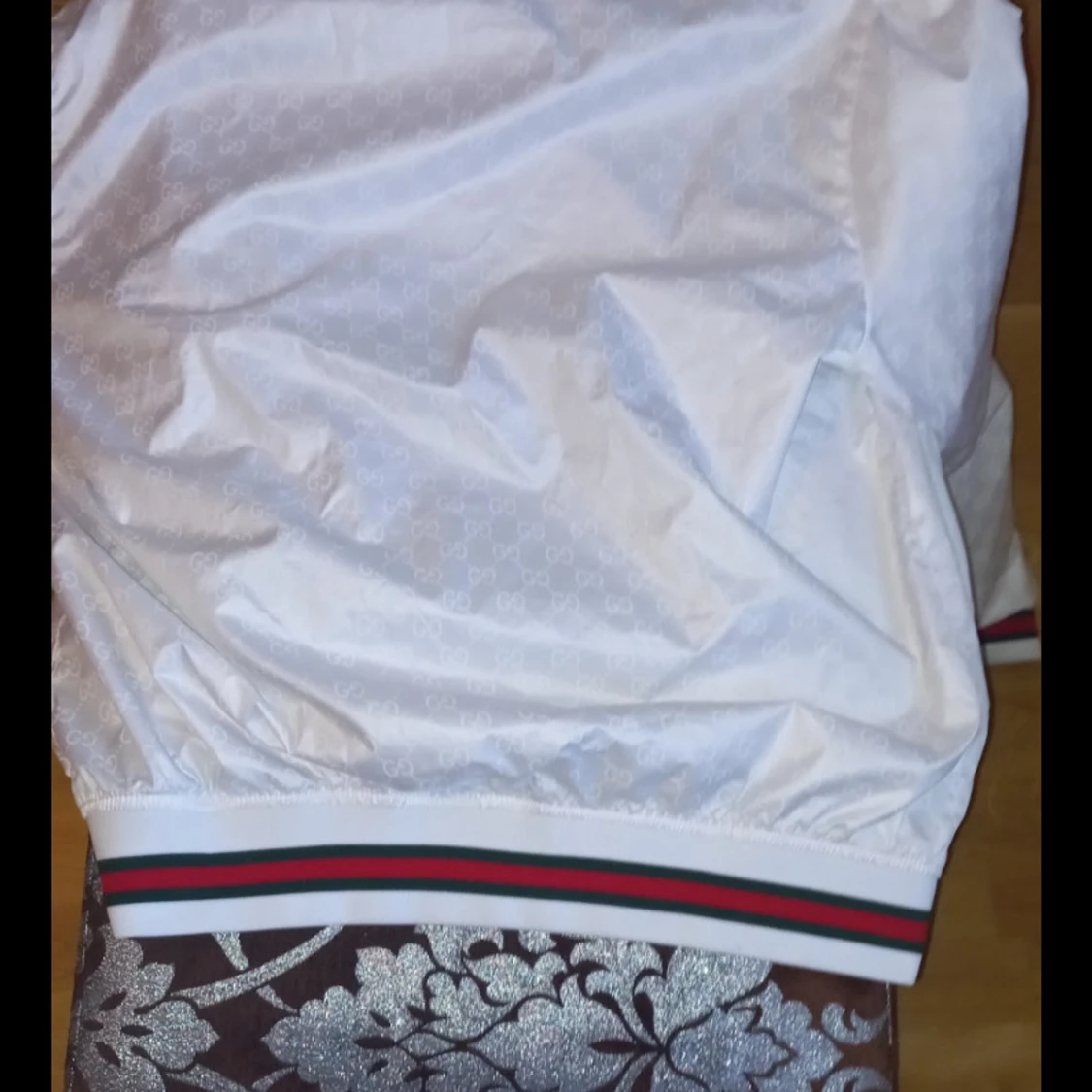 Vit vindjacka från Gucci äkta storlek lek xxl men passar L - 2