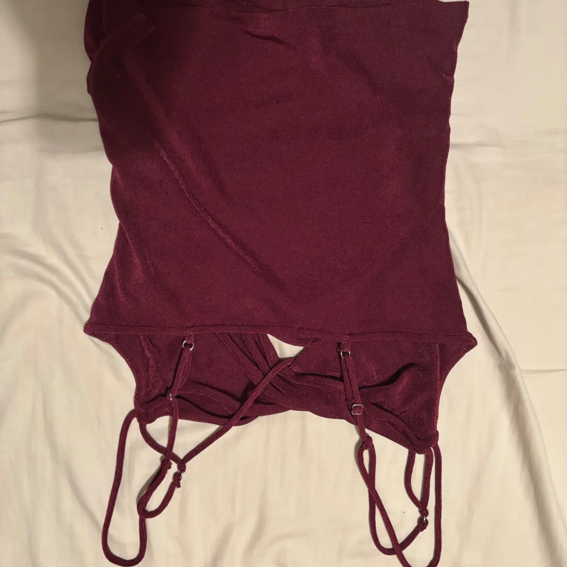 Vinröd linnetopp med snörning - 1