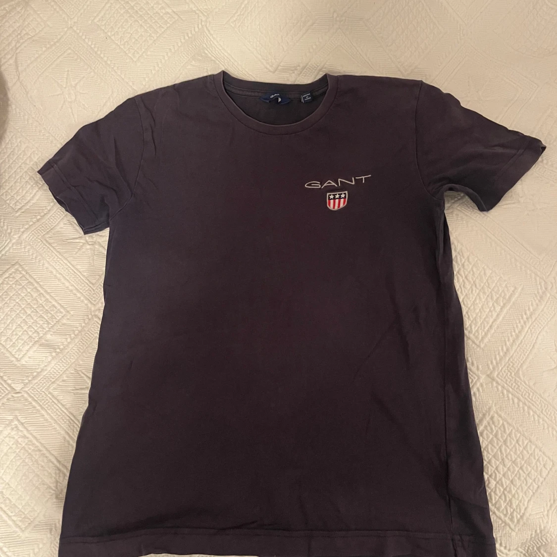 Mörkblå/lila GANT t-shirt