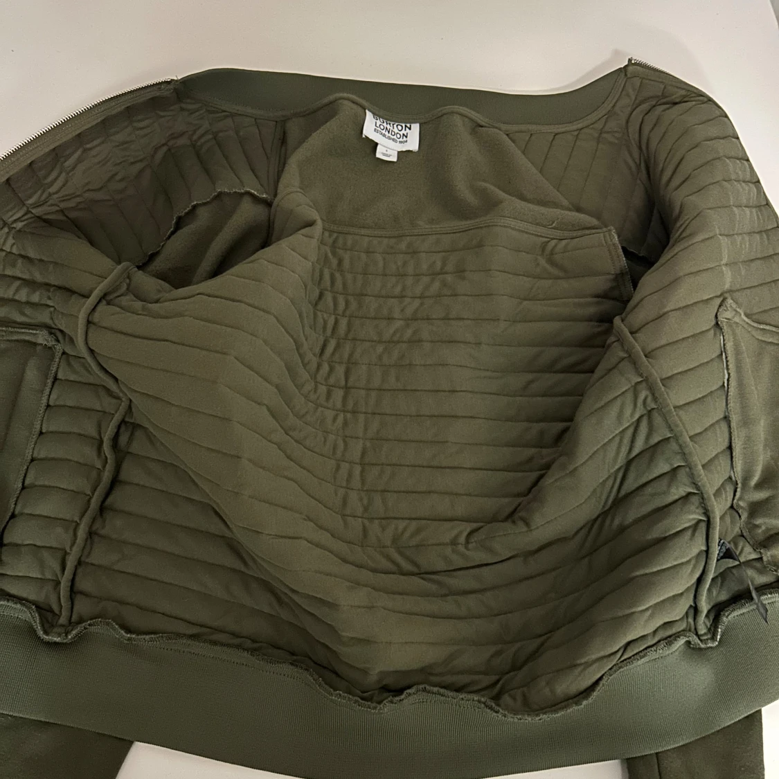 Olivgrön quiltad bomberjacka Burton London