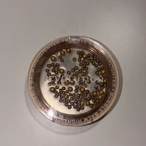 Revolution Bubble Balm Highlighter Bronze - Bubble Balm Highlighter från Revolution i färgen Bronze. 