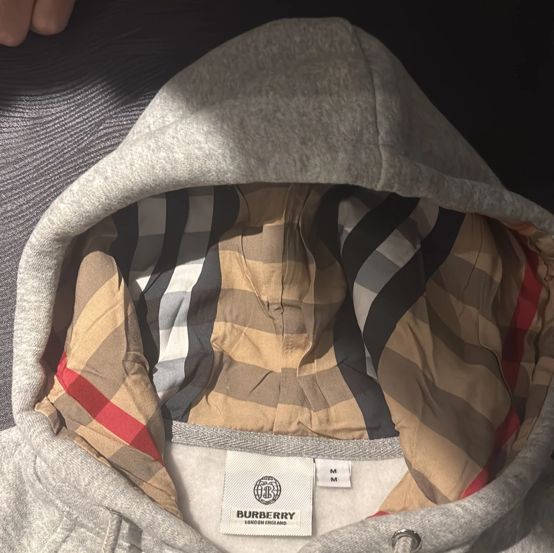 Grå hoodie från Burberry med dragkedja - 1