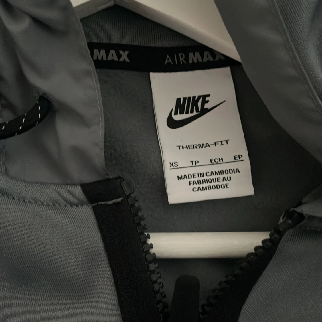 Grå Nike Air Max Therma-Fit hoodie XS - 1