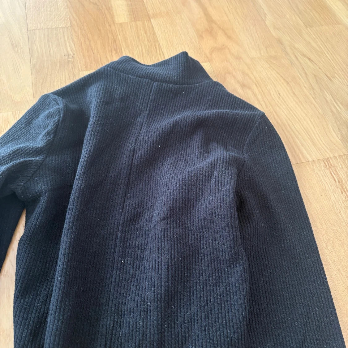 Svart ribbad polotröja från Bershka - 3