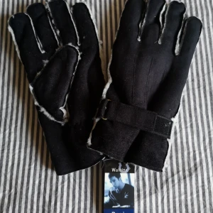 Herrhandskar Stl XL Från Walking  - Helt nya. Varma och sköna handskar med tjocka påls. Skyddar bra mot blåst och kyla. 