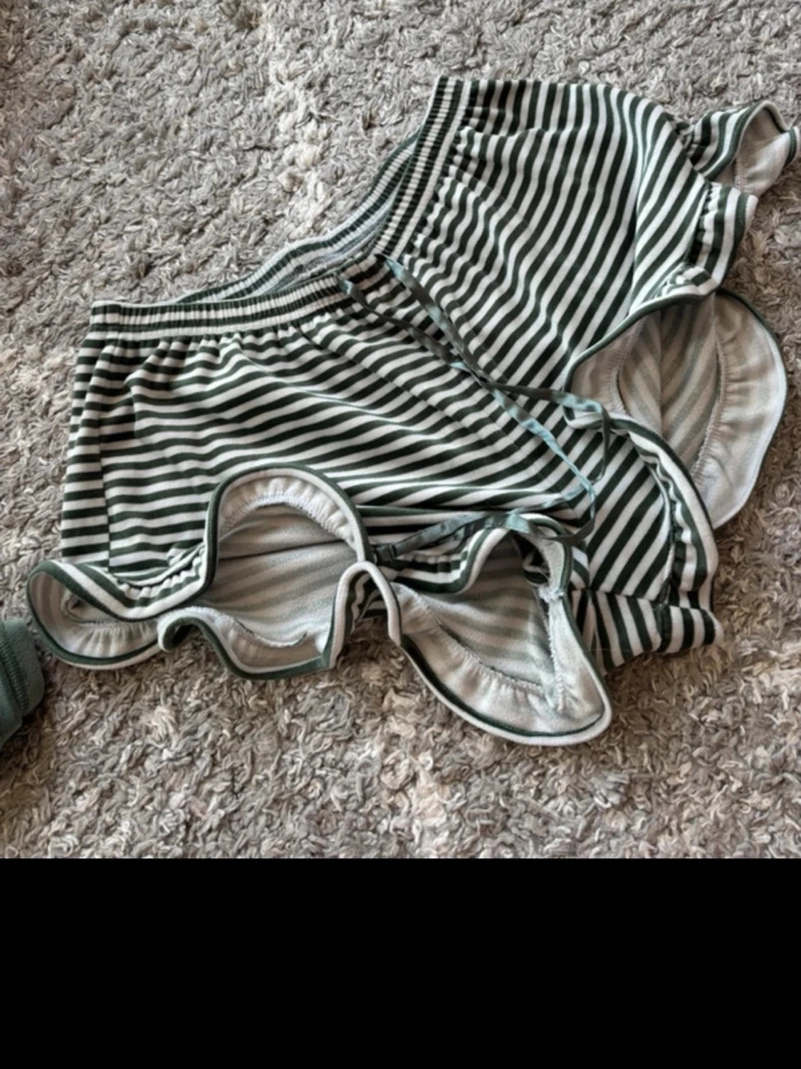 Grön croppad t-shirt från Brandy Melville - 5