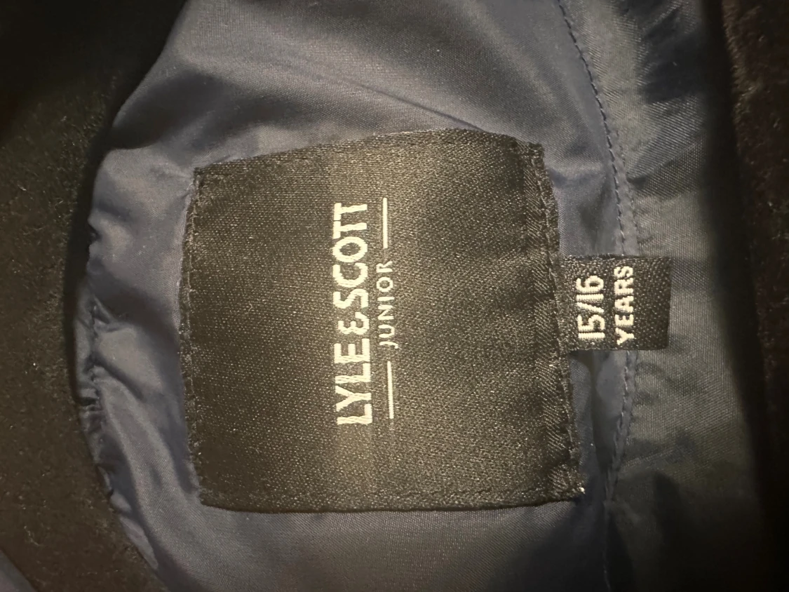 Mörkblå dunväst från Lyle & Scott - 3