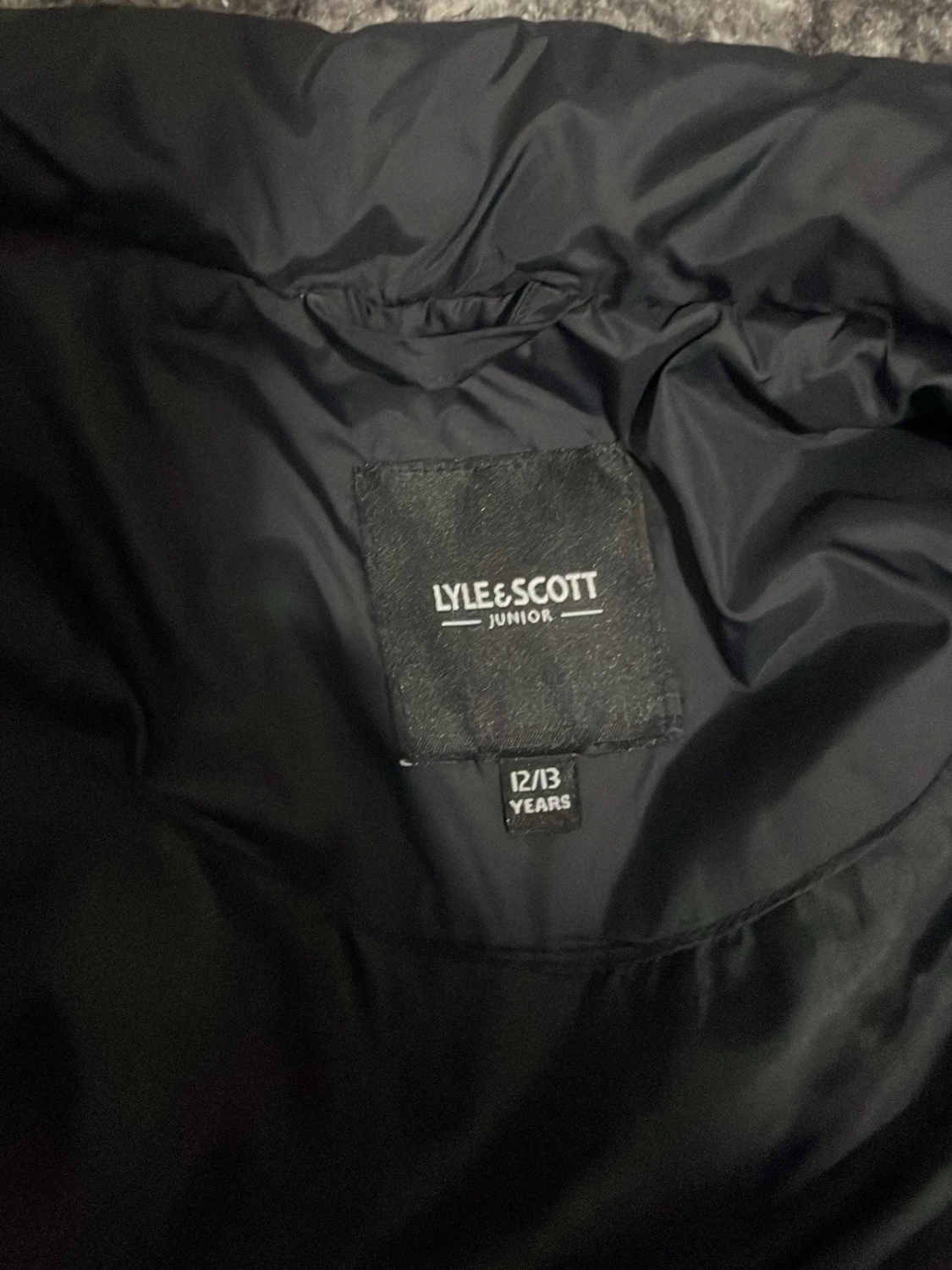 Svart dunväst från Lyle & Scott - 4