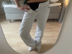 Vita wide leg jeans från Zara - Jeans