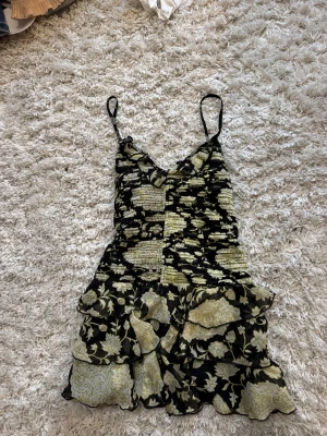 Miniklänning - Perfekt trendig och fin klänning inför nyår! Aldrig använd