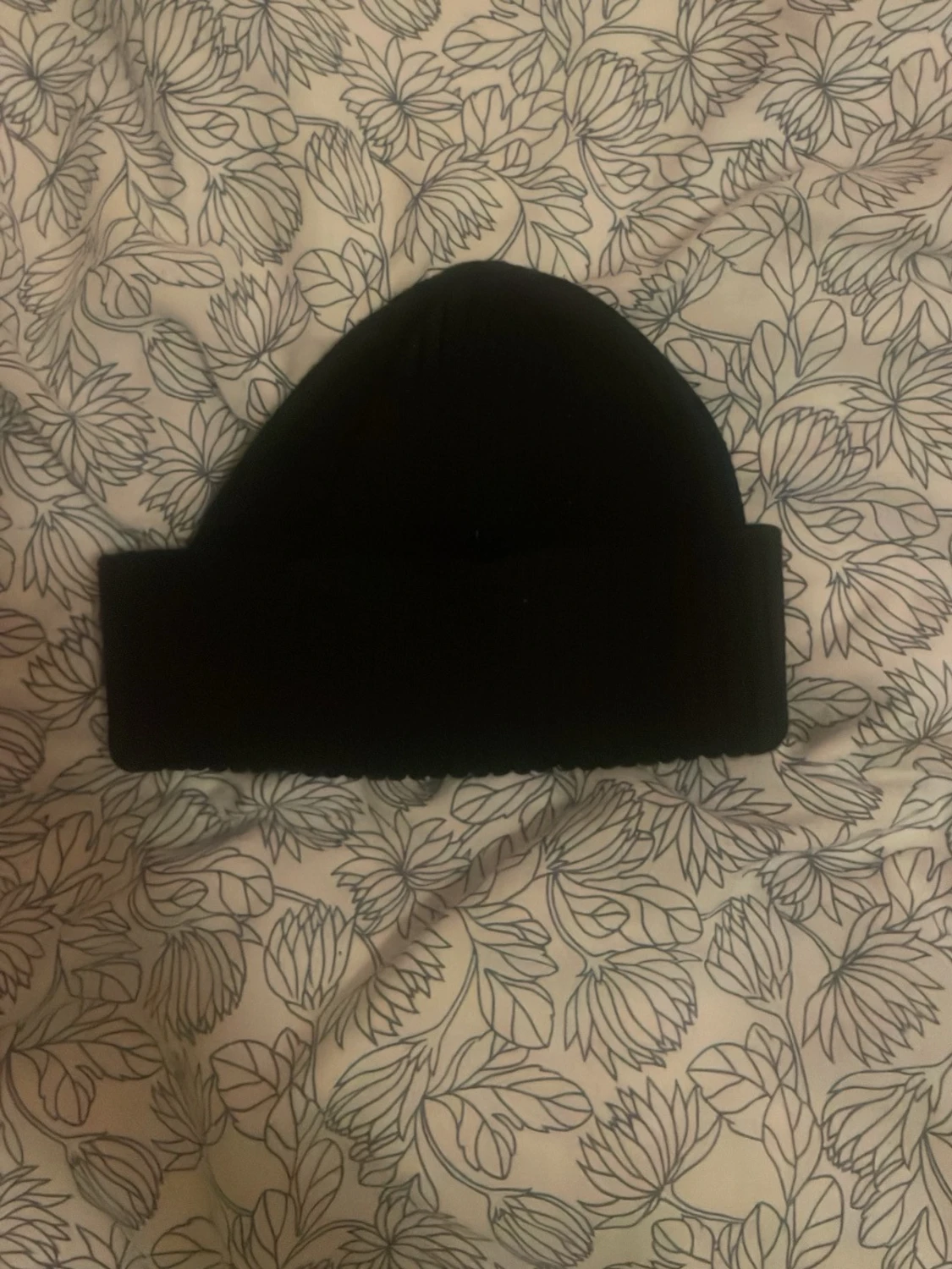 Svart mössa från Hugo - 1