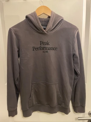 Peak performance hoodie  - 7/10 skick