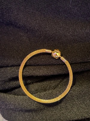 Pandora armband  - Säljer mitt Pandora armband som jag köpte för några år sen men har använt den bara några gånger. Priset kan diskuteras💕