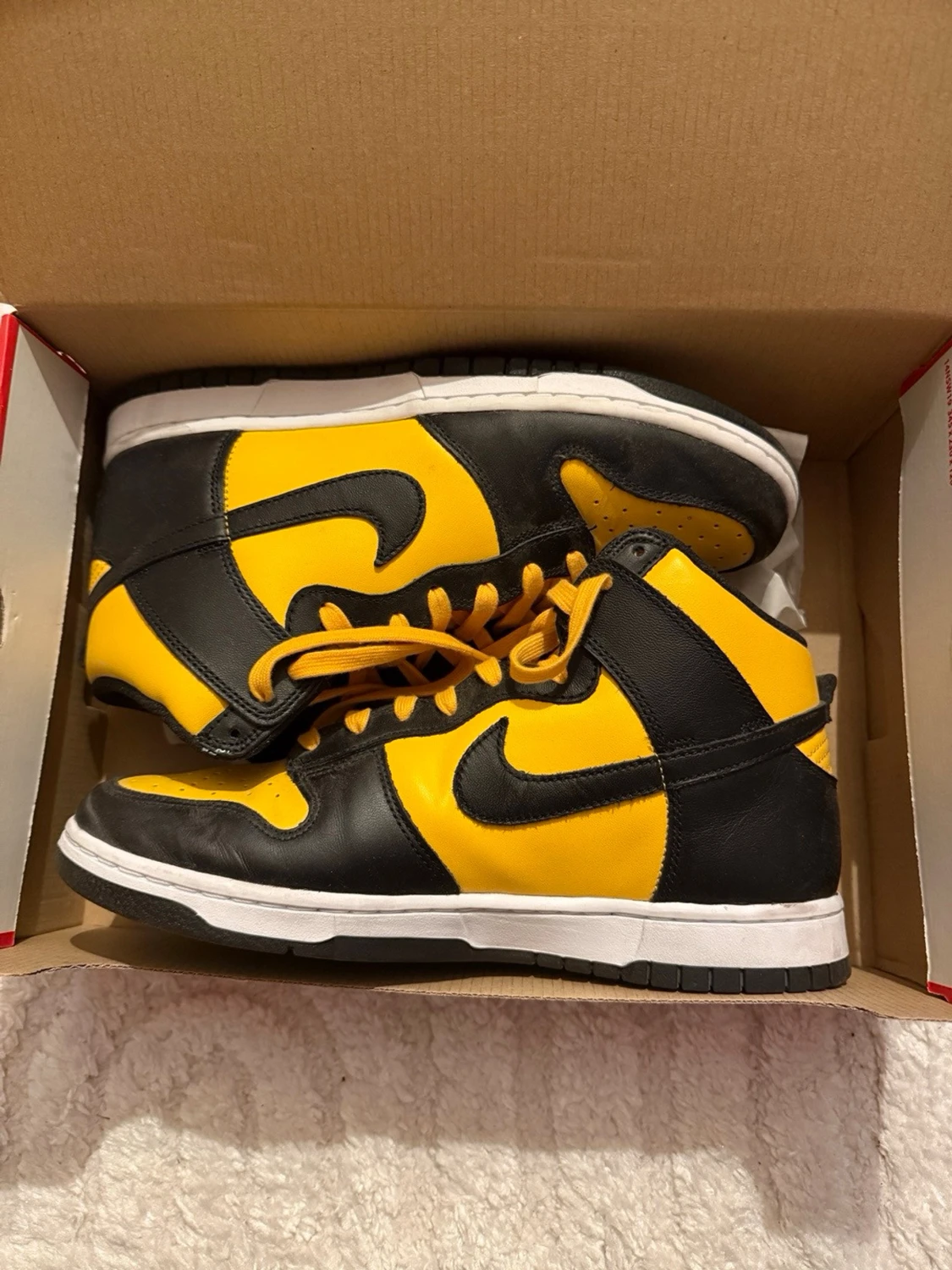 Nike Dunk High svart/gul sneakers