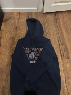 Saint Laurent hoddie  - Saint Laurent hoddie| skick 8/10| passar dig som är mellan 170-175cm lång. Vid frågor eller funderingar är det bara att höra av sig. (Det finns två hoddies i profilen, de är inte samma) 