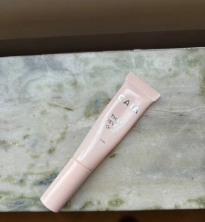 CAIA That Dewy Look Eye Gloss - CAIA That Dewy Look Eye Gloss. Endast testad