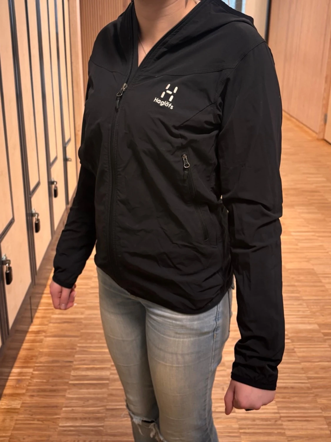 Svart vindjacka från Haglöfs - Apex Hood  - 4