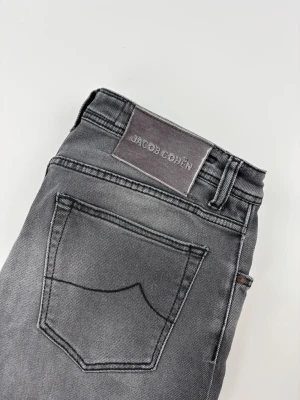 Jacob Cohën Nick jeans - | Säljer ett par Jacob Cohën jeans i riktigt bra använt skick. | Storlek: 34 | Hör av dig vid frågor eller funderingar.
