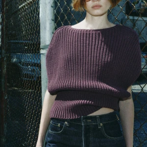 Stickad topp från Zara - Lila stickad topp från zara. Nyskick. Sitter som en S/M