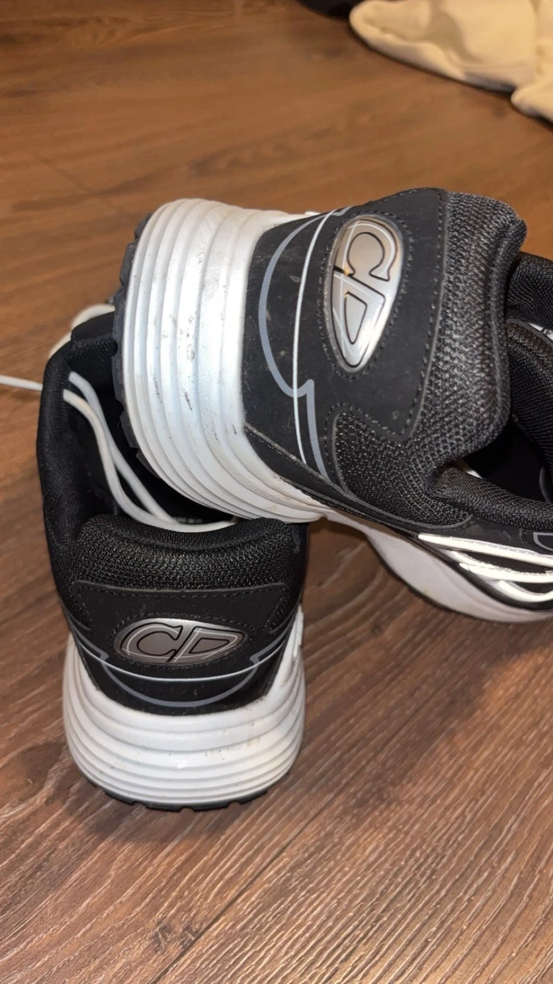 Svarta Dior sneakers med vit sula