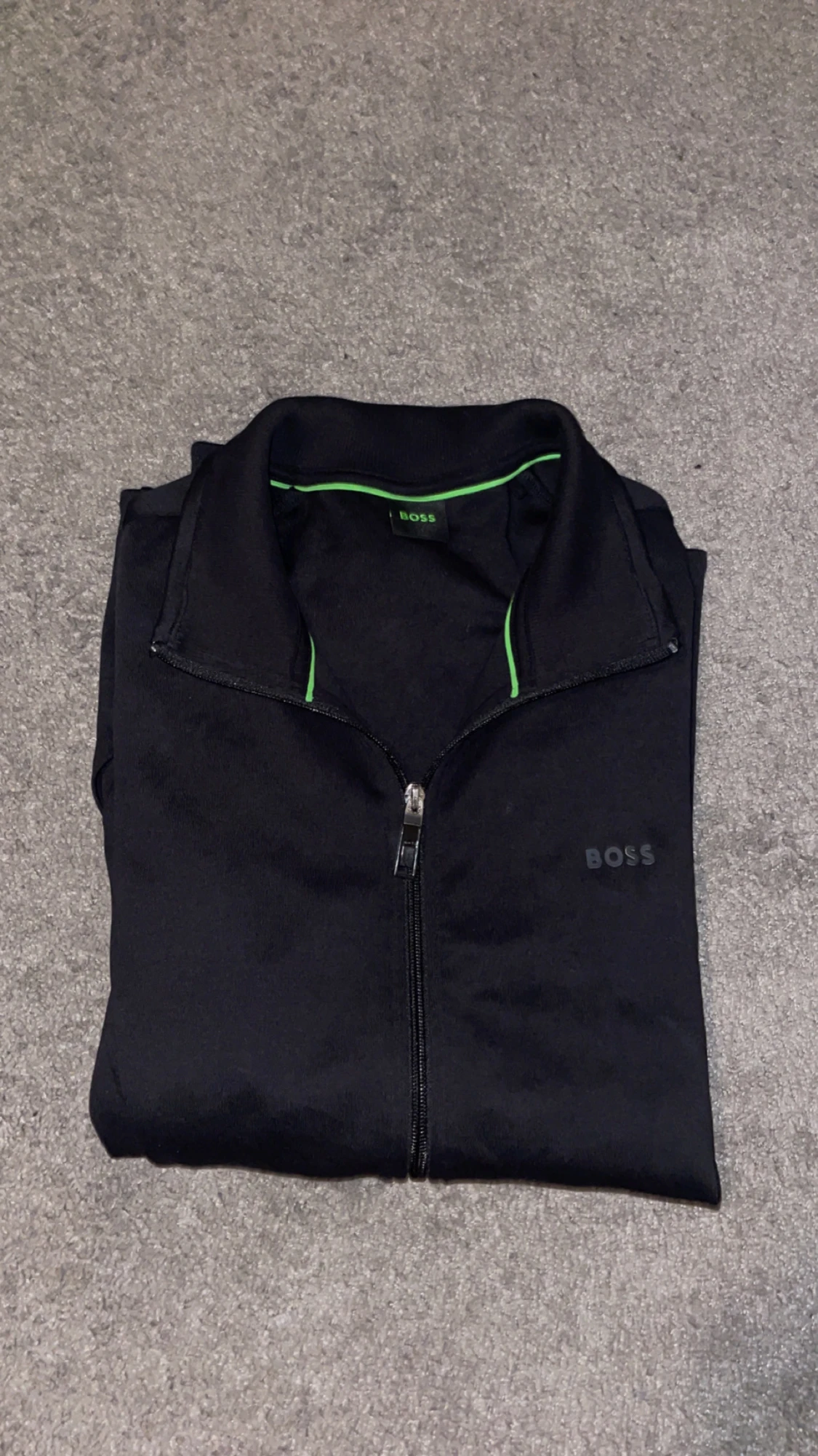 Svart zip-kofta från BOSS