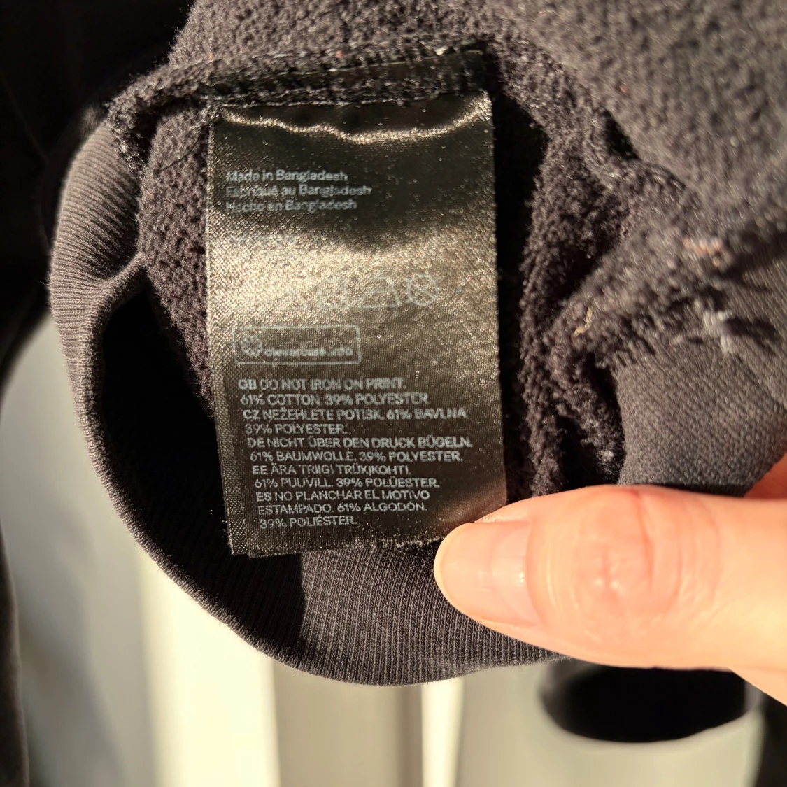 H&M svart sweatshirt - 5