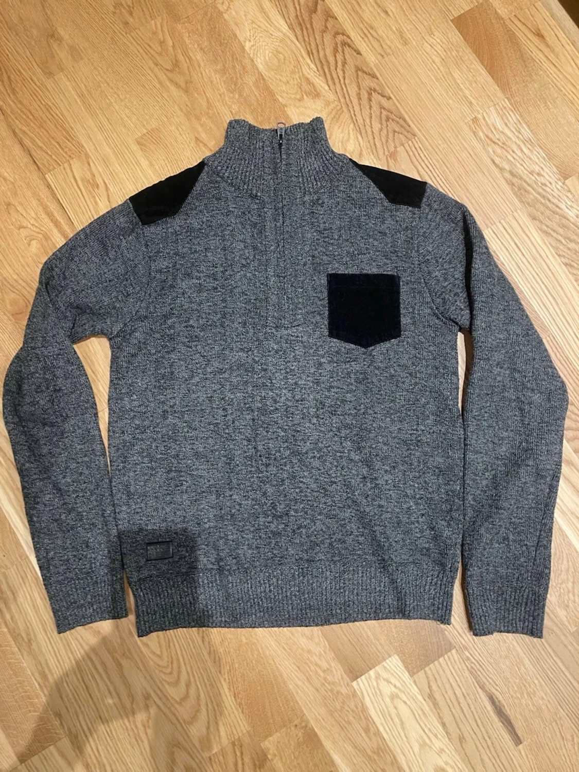 Grå stickad half zip-tröja Buffalo stl M