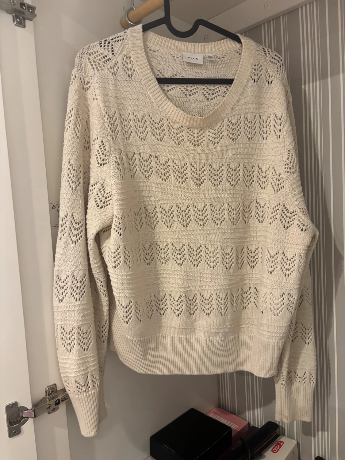 Beige stickad tröja från Vila