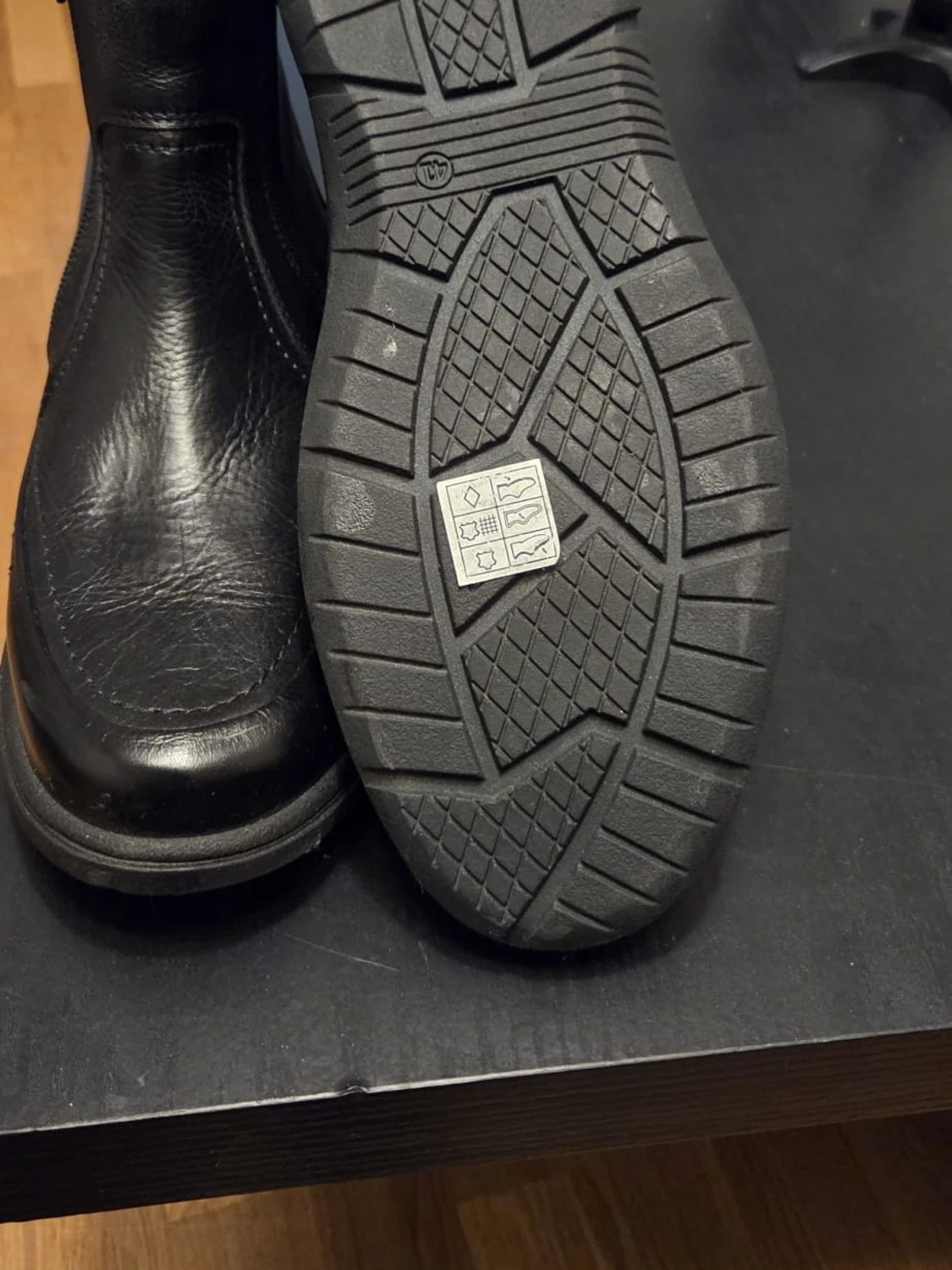 Svarta boots i skinn med dragkedja