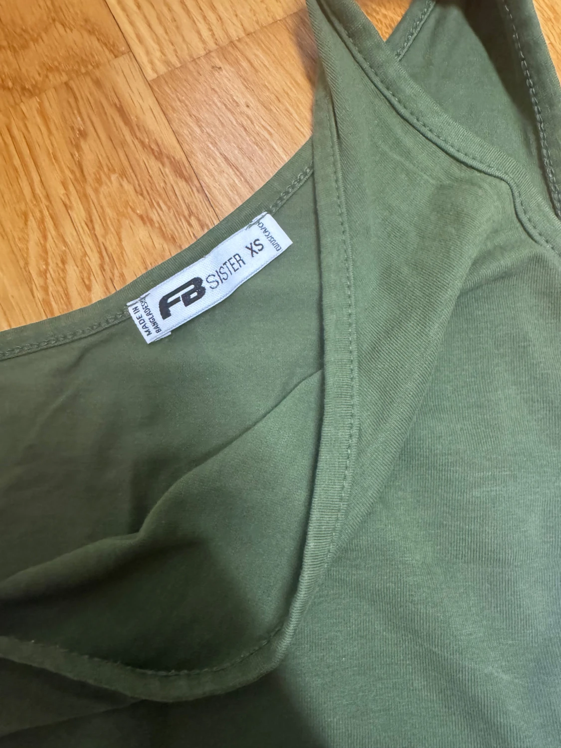 Grön och vit oneshoulder topp FB Sister - 1