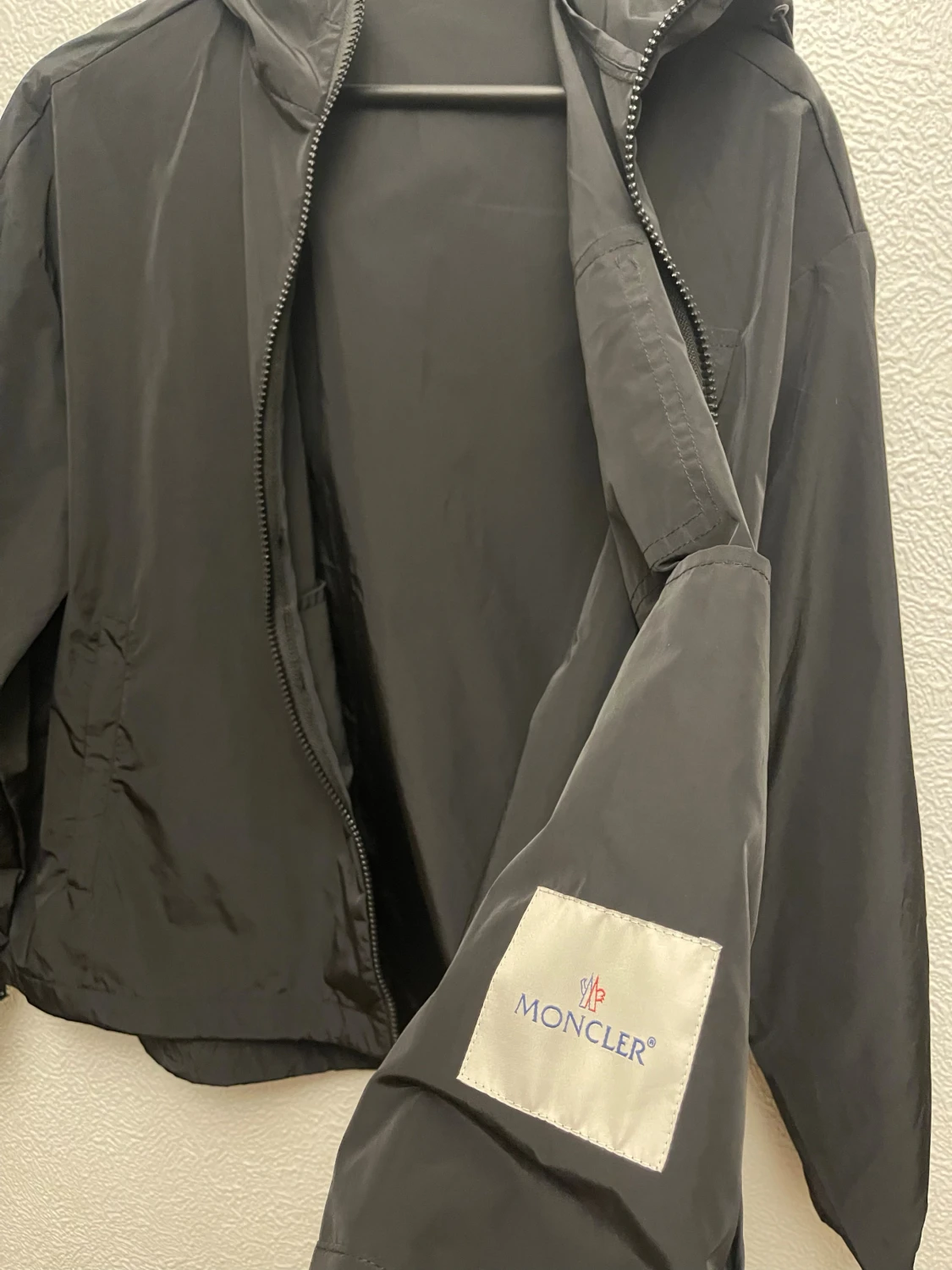 Svart vindjacka från Moncler med huva - 2