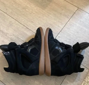 Isabel Marant skor - Intressekoll på Isabel Marant Bakett skor i strlk 38-39, as bra skick. Budaa