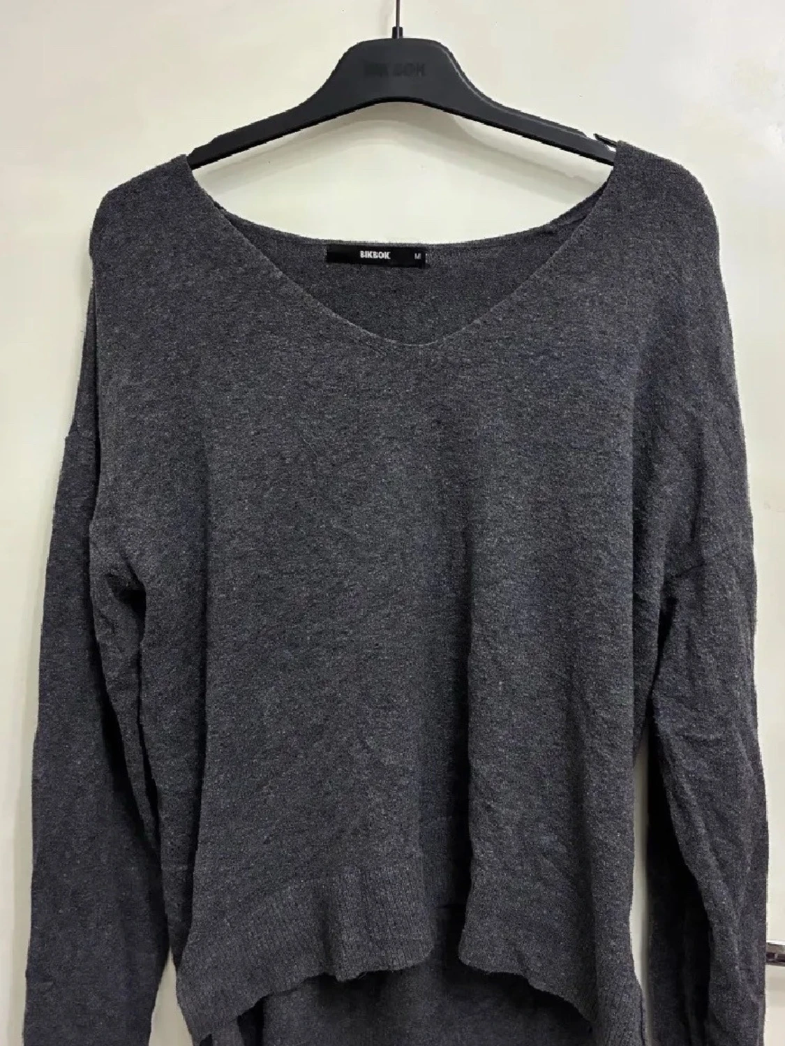 Mörkgrå stickad tröja BikBok