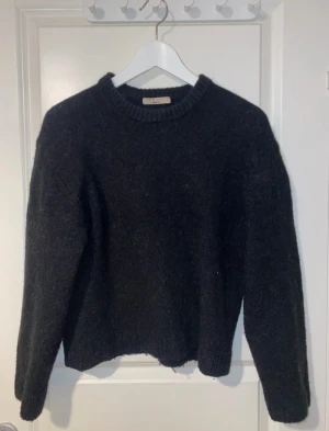 Gina Tricot stickad tröja - Stickad tröja med rund halsringning i premium quality. Inga defekter 