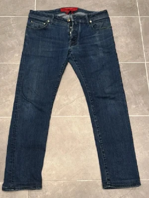 Jeans - Jacob cohens jeans i nyskick, knappt använda. Skriv för fler frågor