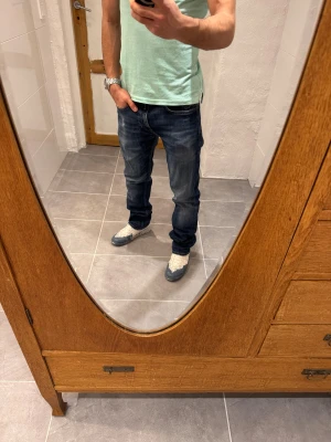 Replay jeans  - Ett par snygga byxor från Replay i storlek W31 L32 i modellen Anbbas 