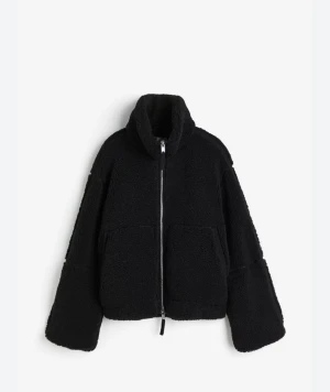 Svart teddyjacka  - Svart hm teddy jacka. Varm och skön, stor i storlek passar s-L