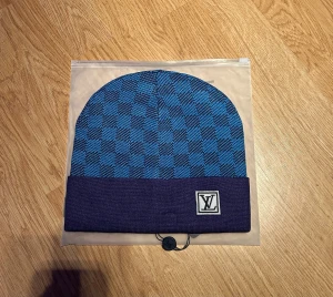 L och V mössa - En L och V mössa i jätte bra skick pris kan diskuteras vid snabb affär och fraktar samma dag.