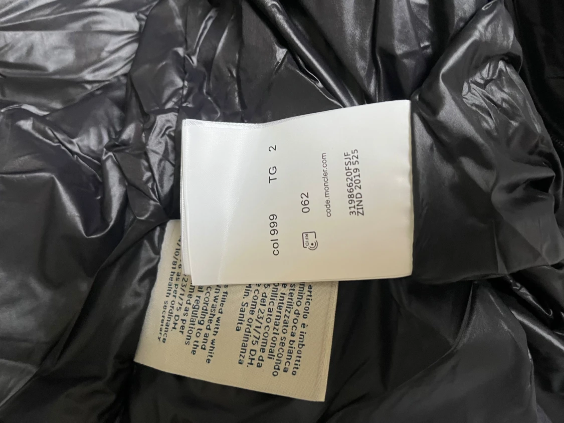 Svart Moncler dunjacka med huva - 3