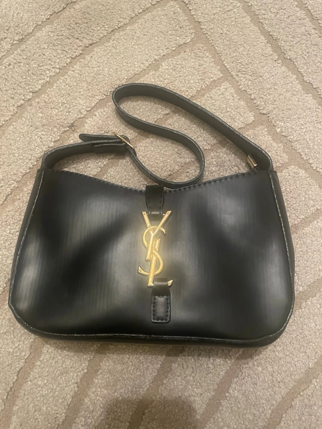 Svart axelväska från Yves Saint Laurent - 1